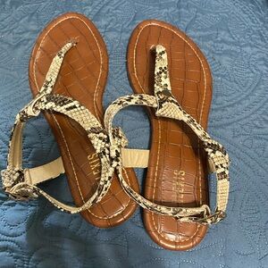 Alexis snake print thong t-strap sandals size 9